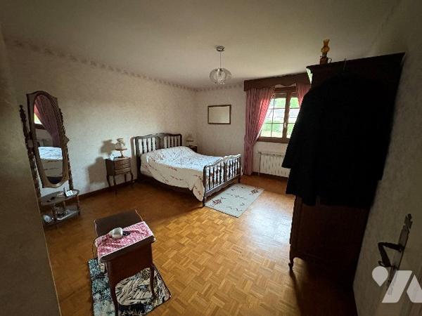 A 10 min de RIOZ
MAISON 164 m² avec 300 m² de surfaces annexes sur 5280 m² de terrain constructible