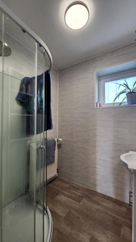 Maison T4+1, DPE A, terrain sans entretien et deux chambres de plain-pied : tous les atouts pour simplifier votre quotidien proche des commodités