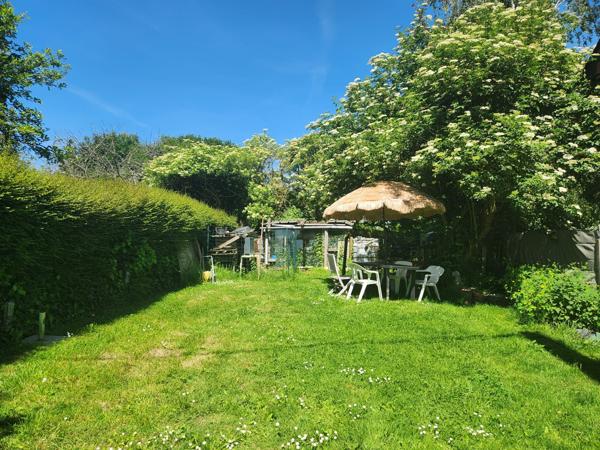 Maison familiale de caractère avec annexe constructible et jardin