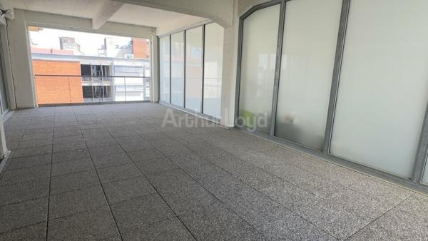 BUREAUX à VENDRE de 910 m²