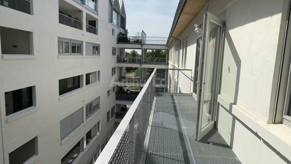 BUREAUX à VENDRE de 910 m²