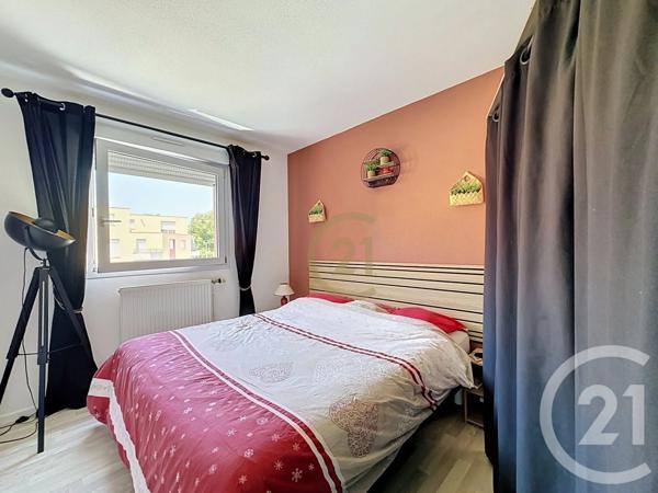 Appartement F5 à vendre  5 pièces - 84,10 m 2   VALDOIE  - 90