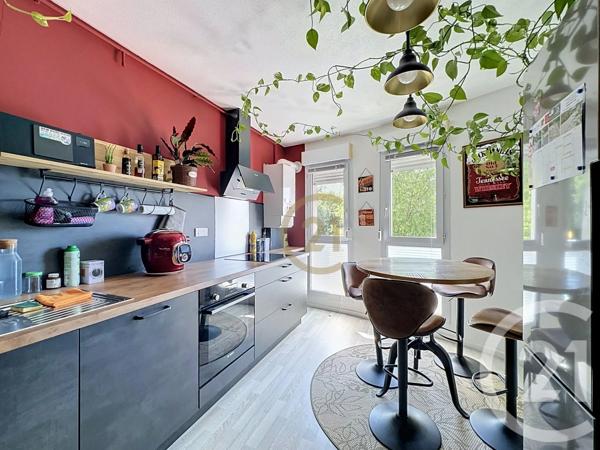Appartement F5 à vendre  5 pièces - 84,10 m 2   VALDOIE  - 90
