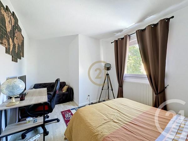 Appartement F5 à vendre  5 pièces - 84,10 m 2   VALDOIE  - 90