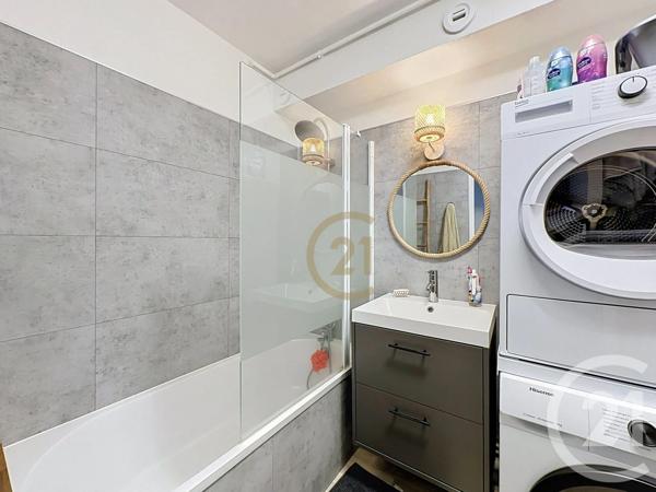Appartement F5 à vendre  5 pièces - 84,10 m 2   VALDOIE  - 90