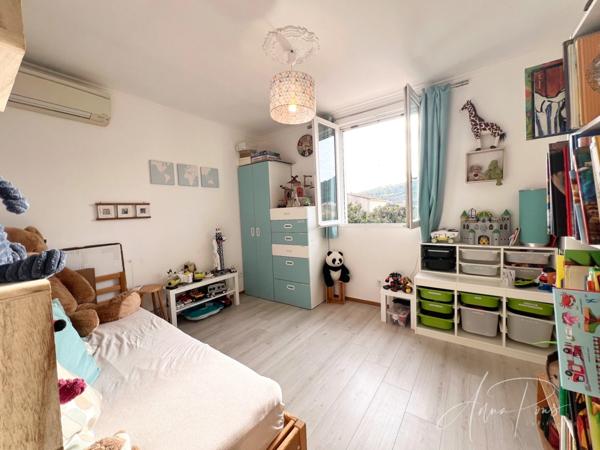 Dpt Var (83), à vendre HYERES maison P5 - Terrain de 320m² - 3 chambres - Magnifique Véranda.