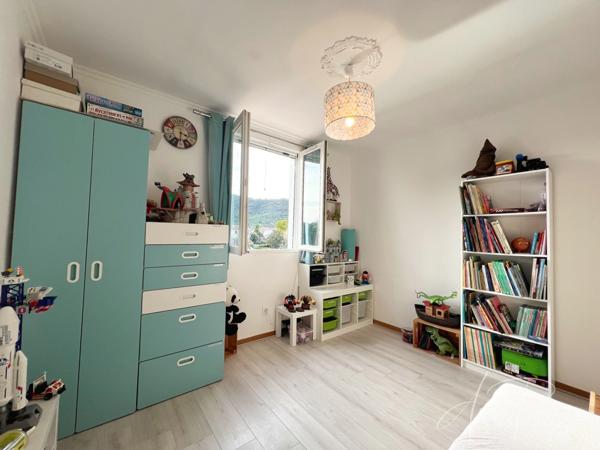 Dpt Var (83), à vendre HYERES maison P5 - Terrain de 320m² - 3 chambres - Magnifique Véranda.