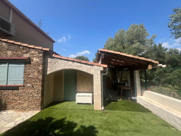 Dpt Var (83), à vendre HYERES maison P5 - Terrain de 320m² - 3 chambres - Magnifique Véranda.