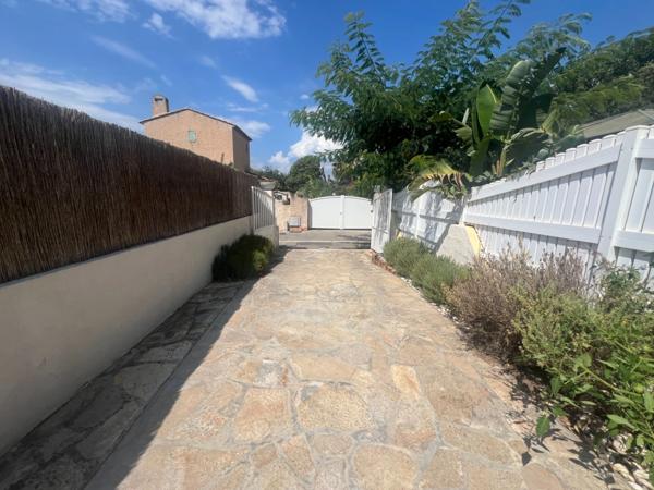 Dpt Var (83), à vendre HYERES maison P5 - Terrain de 320m² - 3 chambres - Magnifique Véranda.