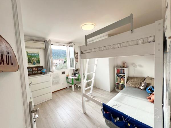 Dpt Var (83), à vendre HYERES maison P5 - Terrain de 320m² - 3 chambres - Magnifique Véranda.