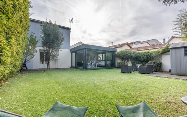 Maison à vendre    6 pièces • 161,62 m2 Joinville-le-Pont