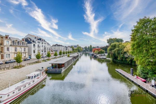Nantes centre, T1 meublé avec vue sur Erdre, balcon, ascenseur et possibilité garage