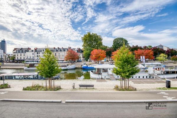 Nantes centre, T1 meublé avec vue sur Erdre, balcon, ascenseur et possibilité garage