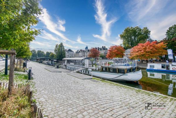 Nantes centre, T1 meublé avec vue sur Erdre, balcon, ascenseur et possibilité garage
