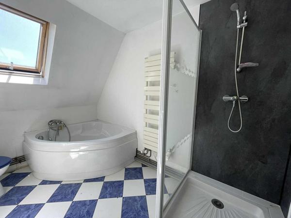 Maison Angicourt 7 pièce(s) 180 m2 15 000M2 + 1 terrain  à bâtir