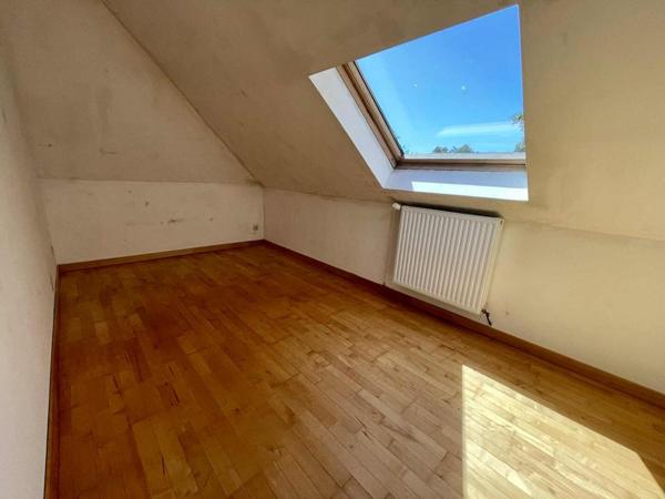 Maison Angicourt 7 pièce(s) 180 m2 15 000M2 + 1 terrain  à bâtir