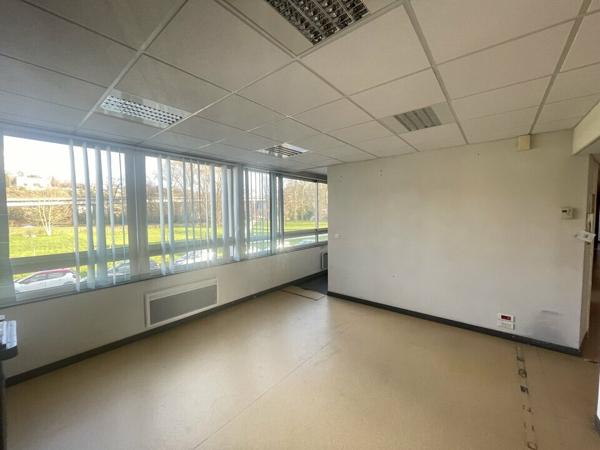 POITIERS CENTRE CITEE JUDICIAIRE - BUREAUX A VENDRE AVEC 7 PLACES DE STATIONNEMENT