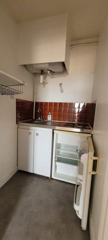 Paris (75006) RUE DE SEVRES 28m² VUE TOUR EIFFEL