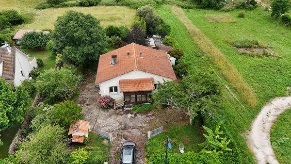 Maison surélevée avec garage et potentiel studio sur 1 260 m² de terrain à Prigonrieux