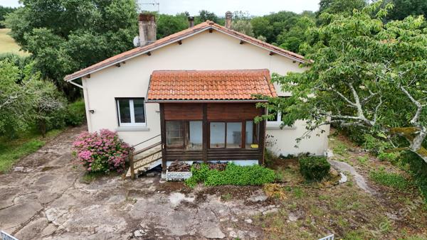 Maison surélevée avec garage et potentiel studio sur 1 260 m² de terrain à Prigonrieux