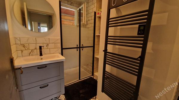 Maison surélevée avec garage et potentiel studio sur 1 260 m² de terrain à Prigonrieux