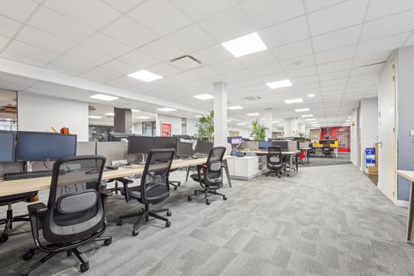 Opportunité rare de bureaux à vendre aux Portes de Paris, dans un immeuble de standing