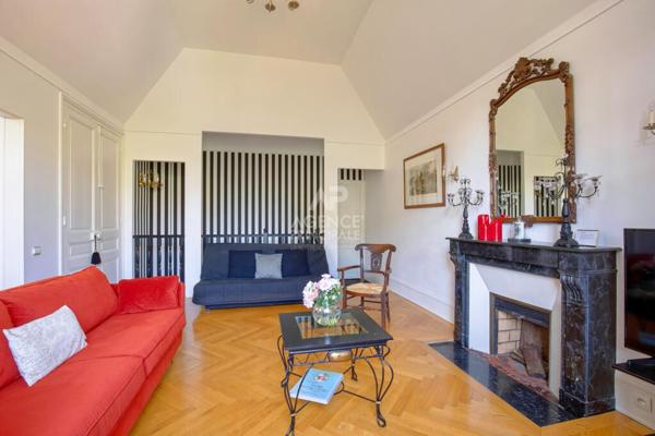 "Versailles Saint-Symphorien" Sublime Hôtel particulier - appartement meublé de 100 m2 avec parking ! Loyer 2 490 €/mois **  - Référence  26263