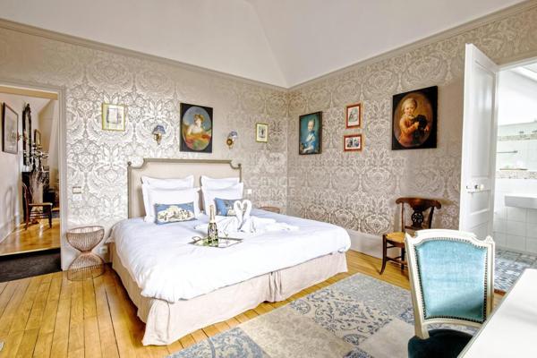 "Versailles Saint-Symphorien" Sublime Hôtel particulier - appartement meublé de 100 m2 avec parking ! Loyer 2 490 €/mois **  - Référence  26263