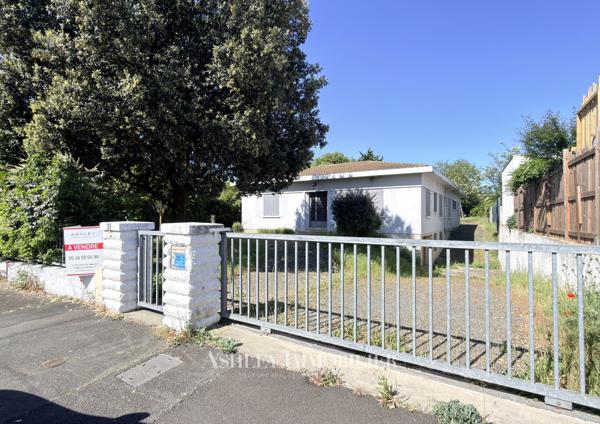 À VENDRE - MAISON DE PLAIN-PIED DE TYPE 7 À RÉNOVER - LA ROCHELLE