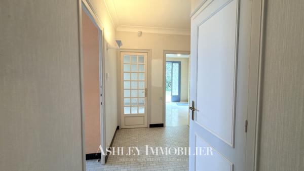 À VENDRE - MAISON DE PLAIN-PIED DE TYPE 7 À RÉNOVER - LA ROCHELLE