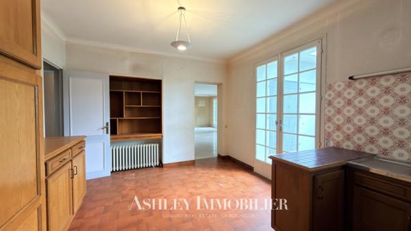 À VENDRE - MAISON DE PLAIN-PIED DE TYPE 7 À RÉNOVER - LA ROCHELLE
