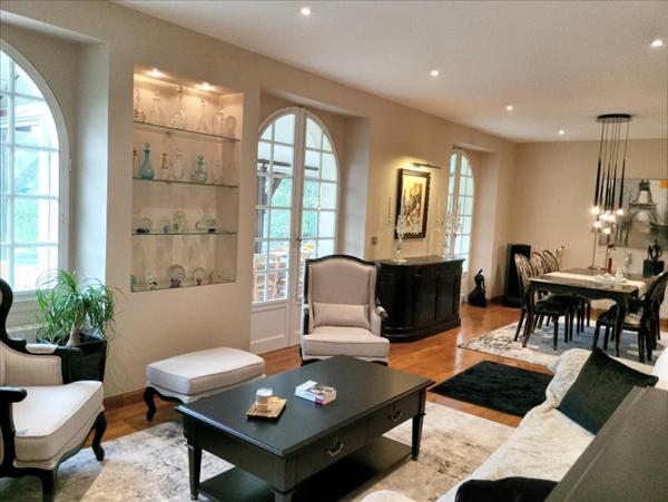 Maison à vendre |  Saint-Céré |  6 pièces | 220 m²