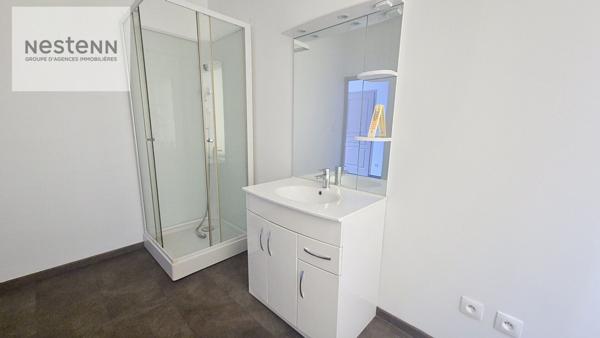 Investisseurs : Immeuble centre ville de Calais avec 6 appartements loués et 1 local commercial de 240 m2 à rénover + caves