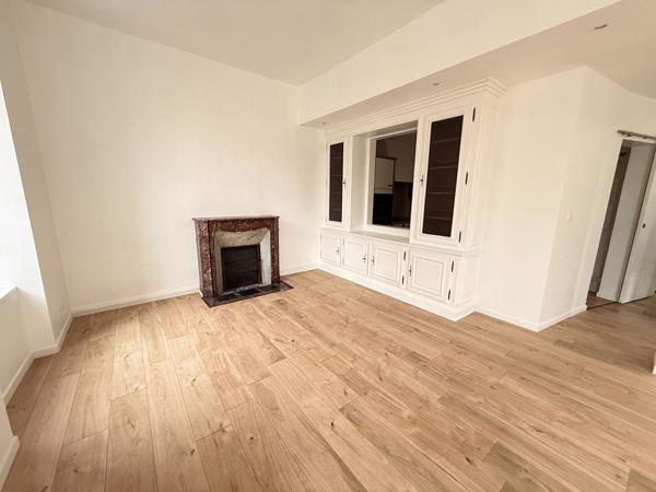 29250 SAINT POL DE LEON Saint-Pol-de-Léon, centre ville appartement de 126 m² avec balcon.