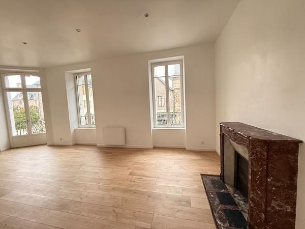 29250 SAINT POL DE LEON Saint-Pol-de-Léon, centre ville appartement de 126 m² avec balcon.