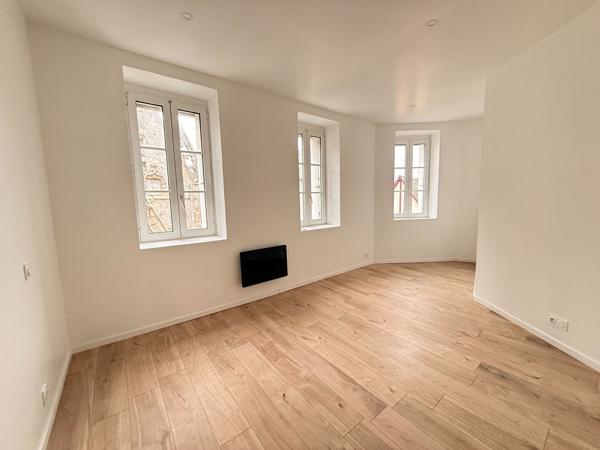 29250 SAINT POL DE LEON Saint-Pol-de-Léon, centre ville appartement de 126 m² avec balcon.