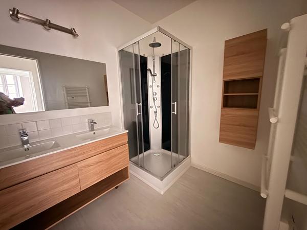 29250 SAINT POL DE LEON Saint-Pol-de-Léon, centre ville appartement de 126 m² avec balcon.