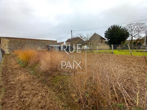 86330 ANGLIERS Terrain Angliers 415 m2 avec grange