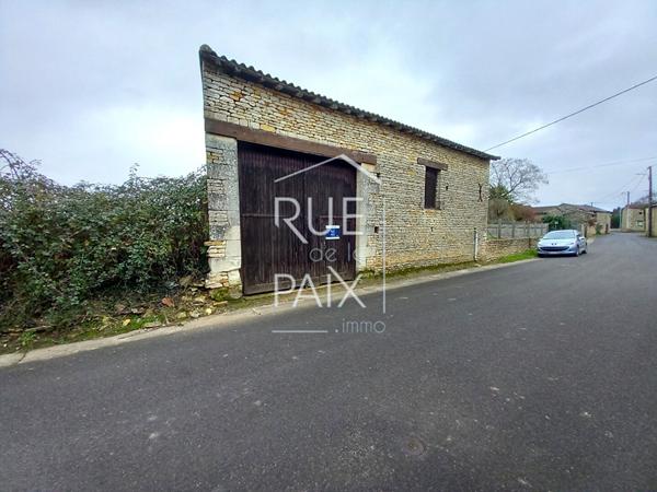 86330 ANGLIERS Terrain Angliers 415 m2 avec grange