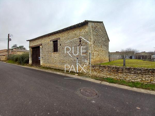 86330 ANGLIERS Terrain Angliers 415 m2 avec grange
