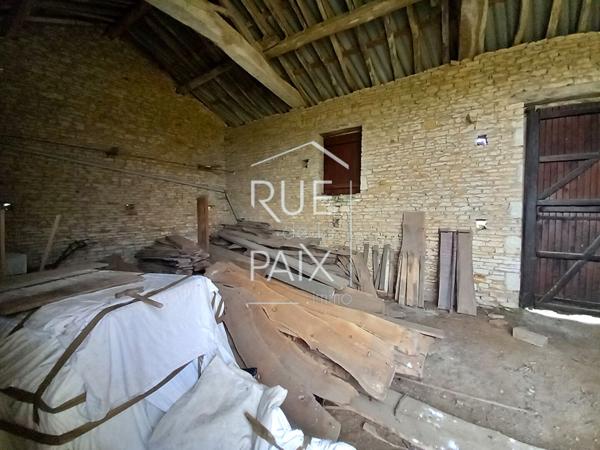 86330 ANGLIERS Terrain Angliers 415 m2 avec grange