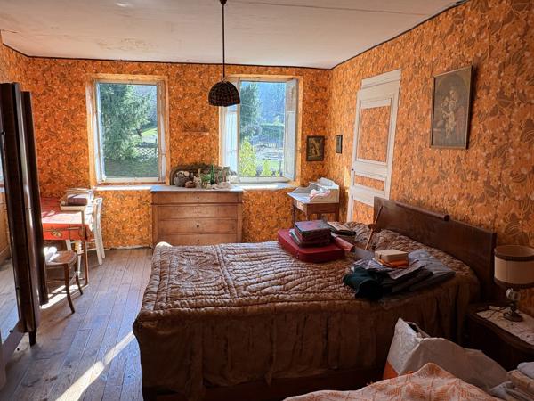 Maison avec dépendances à rénover