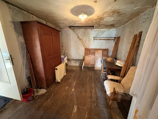 Maison avec dépendances à rénover