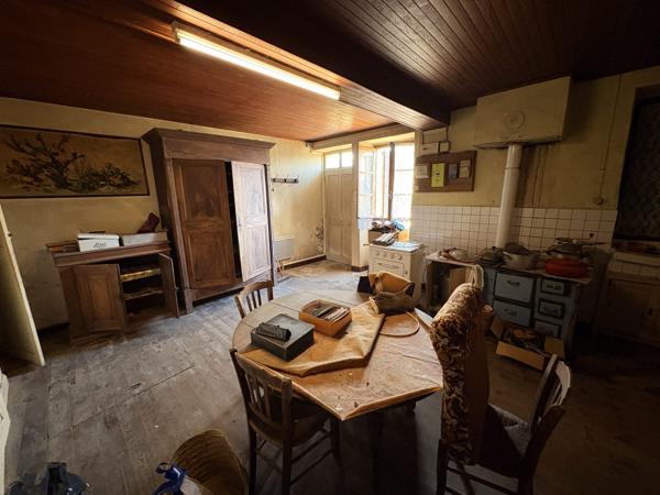 Maison avec dépendances à rénover