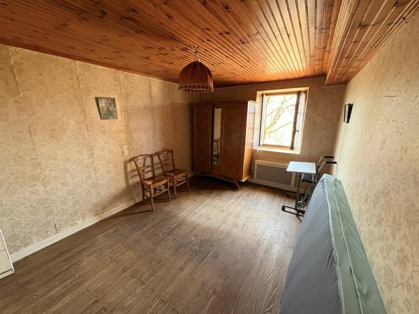Maison avec dépendances à rénover