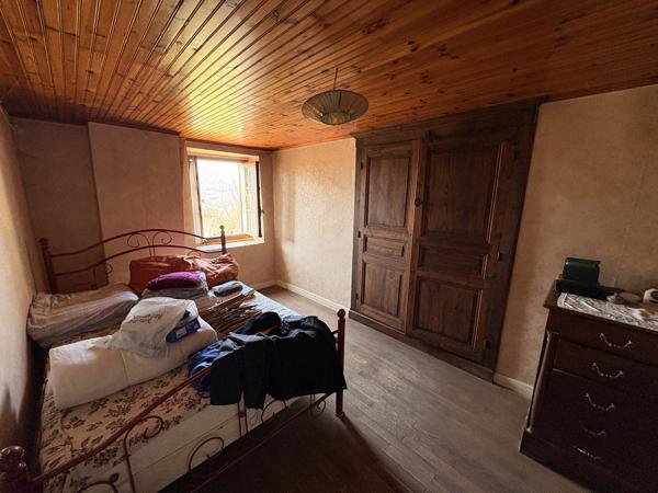 Maison avec dépendances à rénover