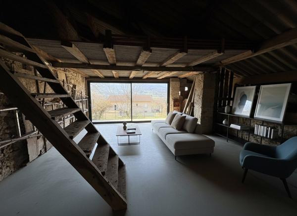 Maison avec dépendances à rénover