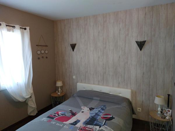 Maison 6 pièces comprenant garage et piscine.