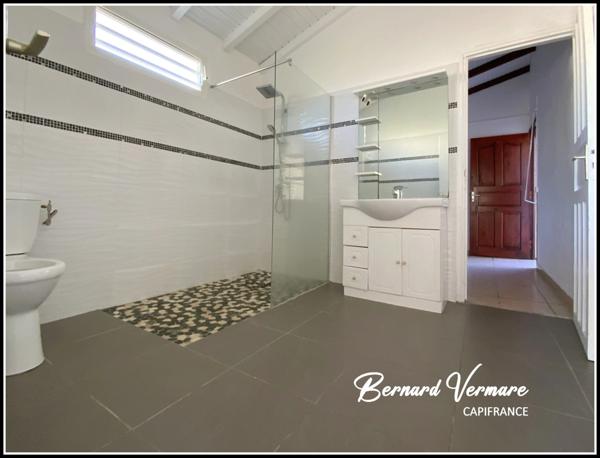 Maison vue mer et les Saintes - 7 pièces - 4 chambres - 130 m² sur terrain 1000m²