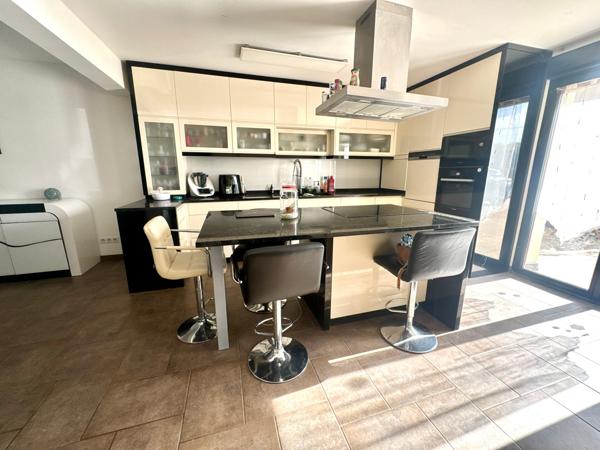 maison 174 m2 avec véranda et piscine